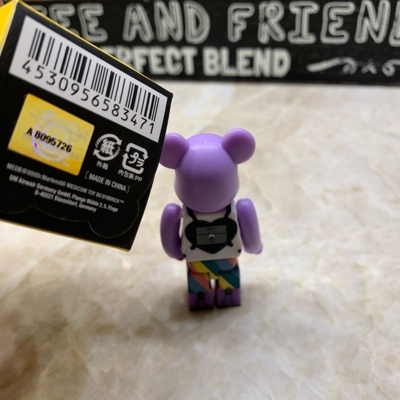 DR. MARTENS BE@RBRICK COLLECTIBLE FIGURE - Picture 9 of 11